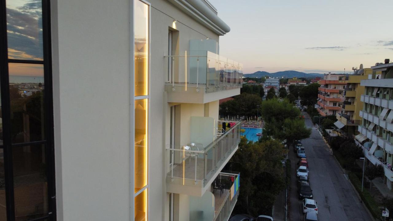Solemare Hotel E Residence Misano Adriatico Exteriör bild