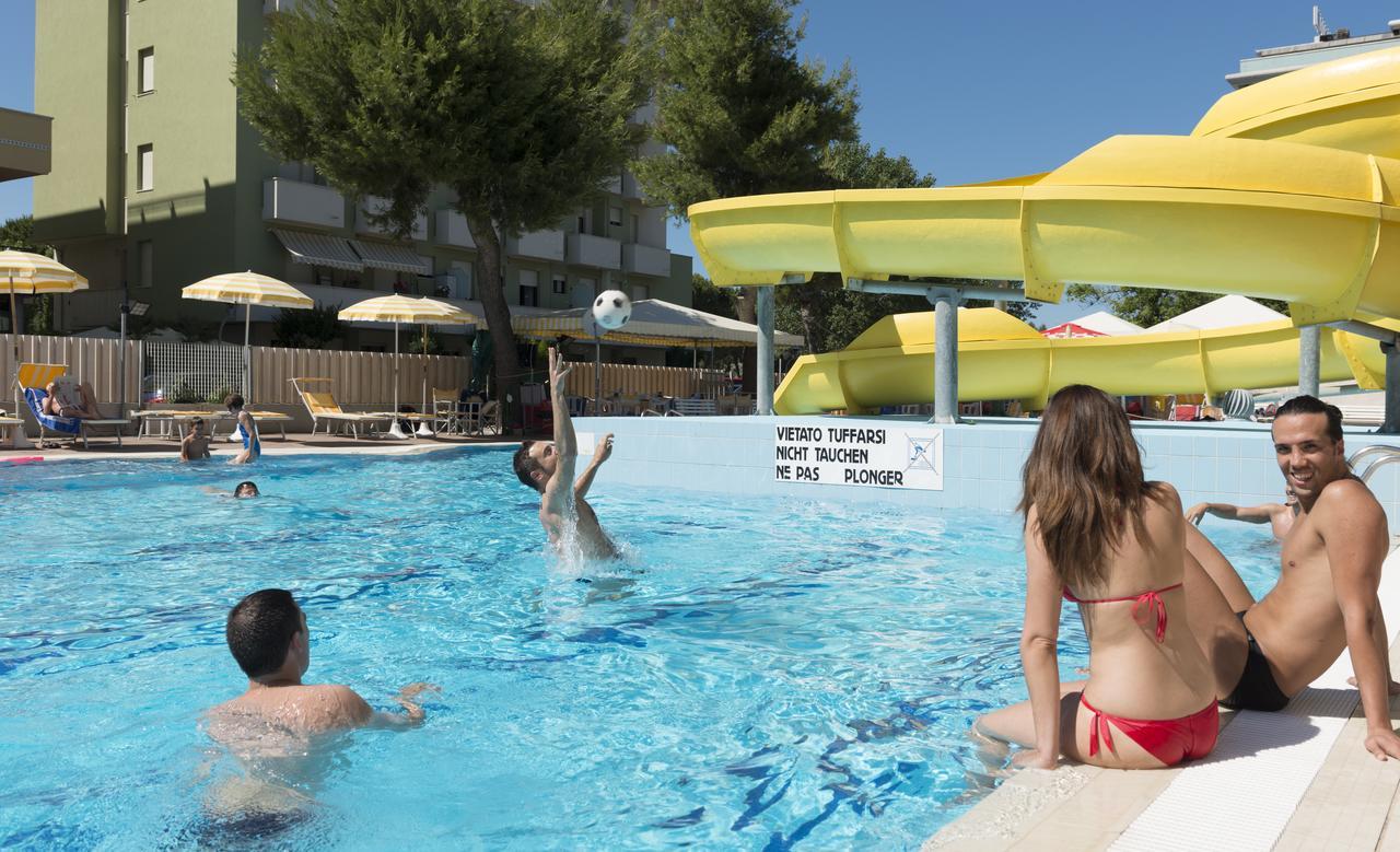 Solemare Hotel E Residence Misano Adriatico Exteriör bild