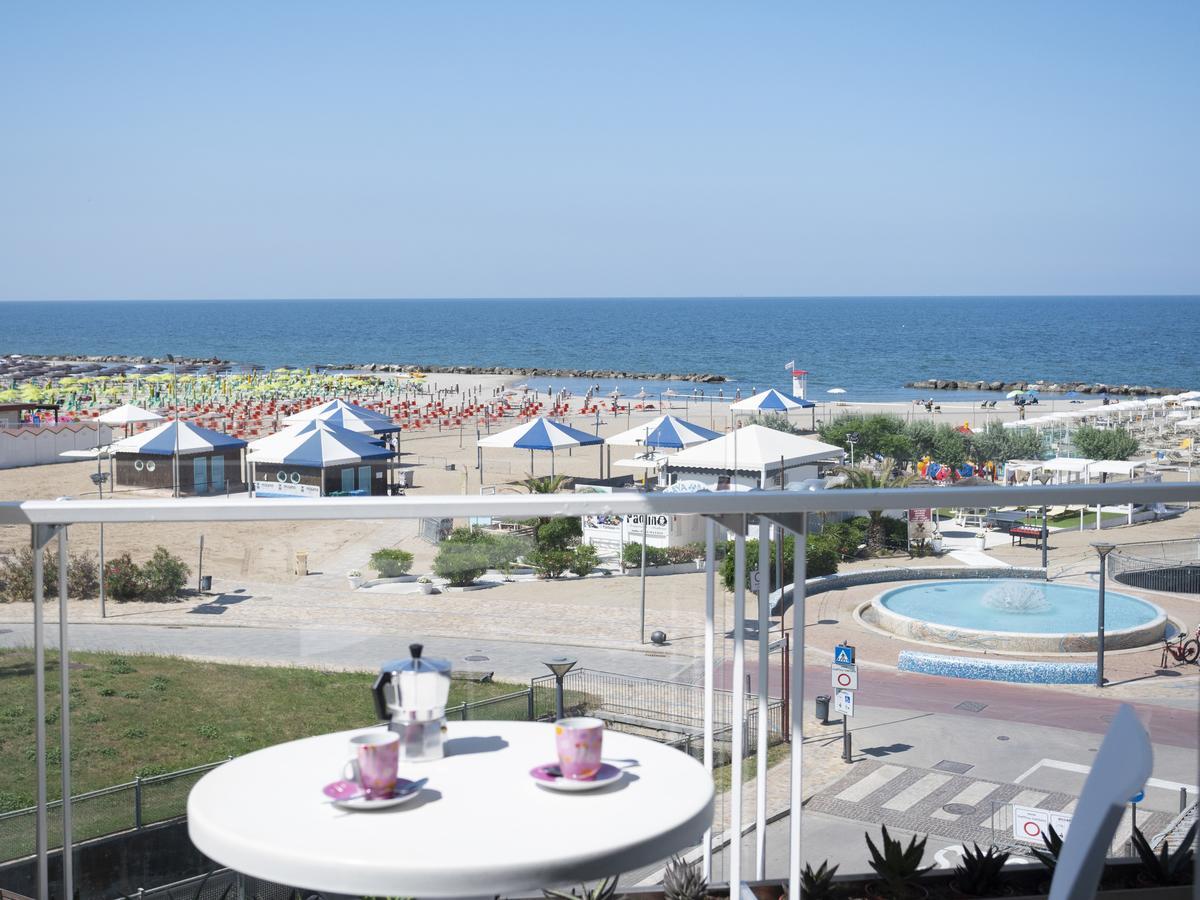 Solemare Hotel E Residence Misano Adriatico Exteriör bild