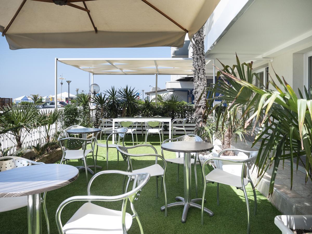 Solemare Hotel E Residence Misano Adriatico Exteriör bild